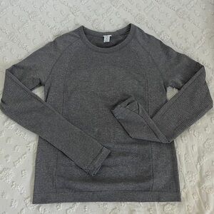 Gray Old Navy Go-Dry Yoga Top - Long Sleeve